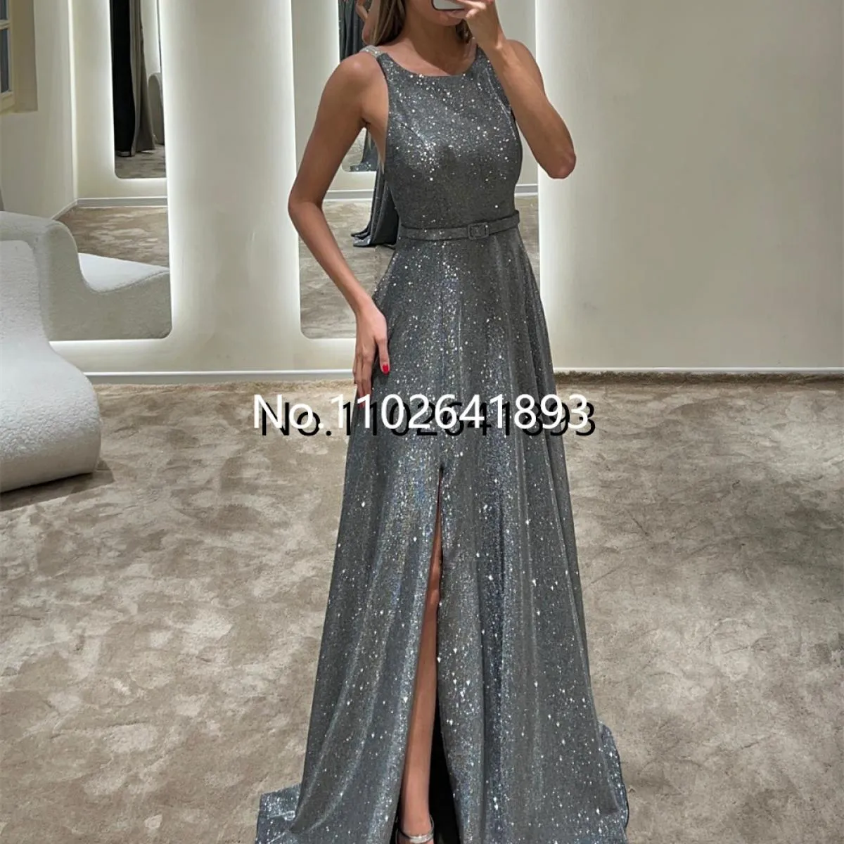 Abiti da sera formali scintillanti con scollo a O. Abito da ballo senza spalline con spacco laterale lucido e spalline glitterat