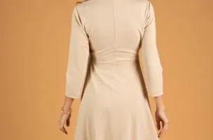 Abito elegante ad incrocio con maniche 3/4 Imogena, beige