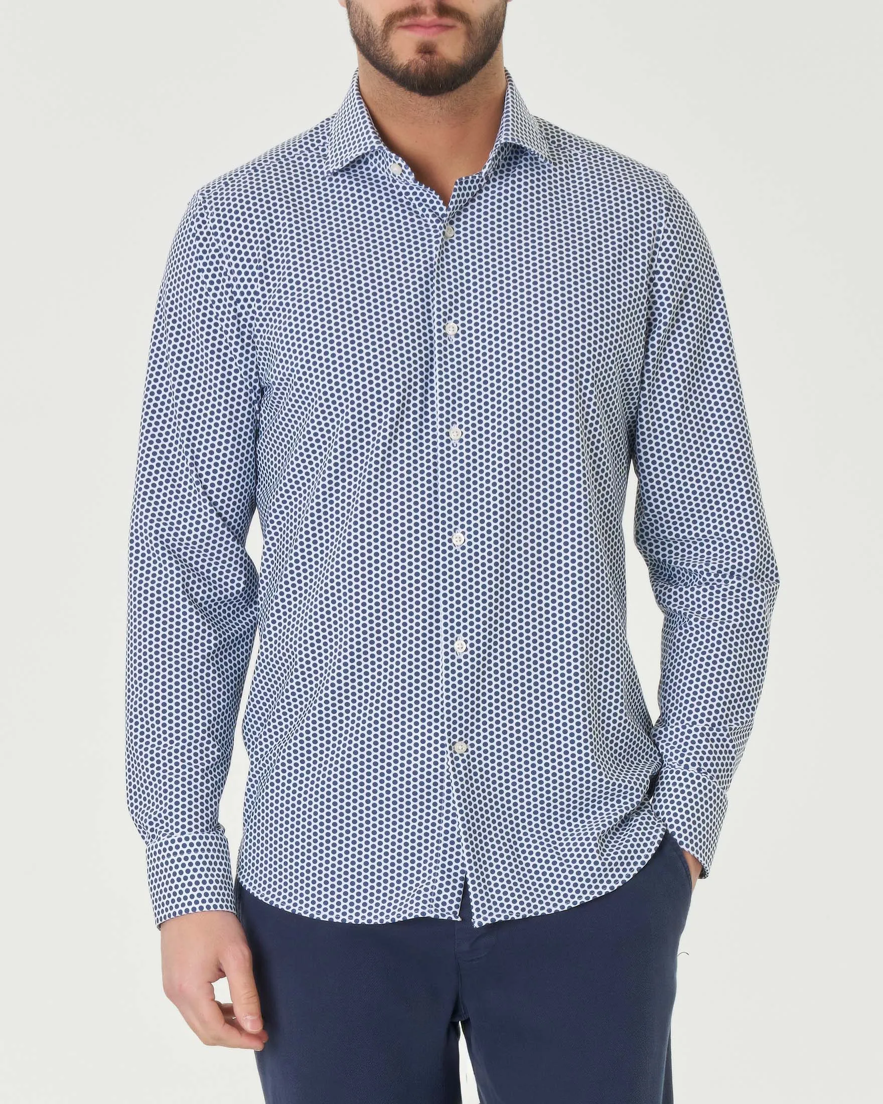 Camicia bianca a pois blu in tessuto tecnico hyper comfort