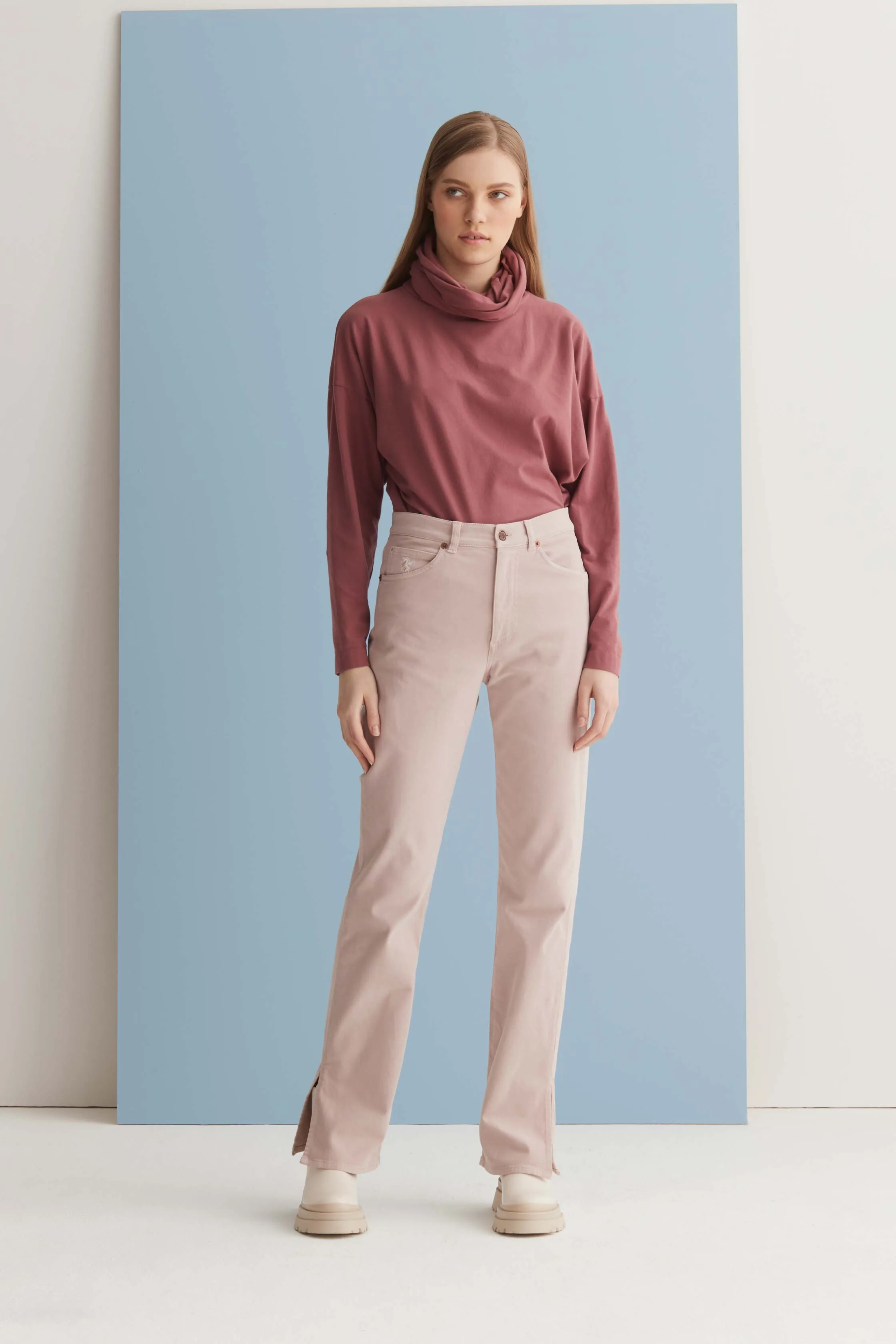 European Culture  ---------    ------------Pantaloni Regular con Spacchi Laterali 056U 3821