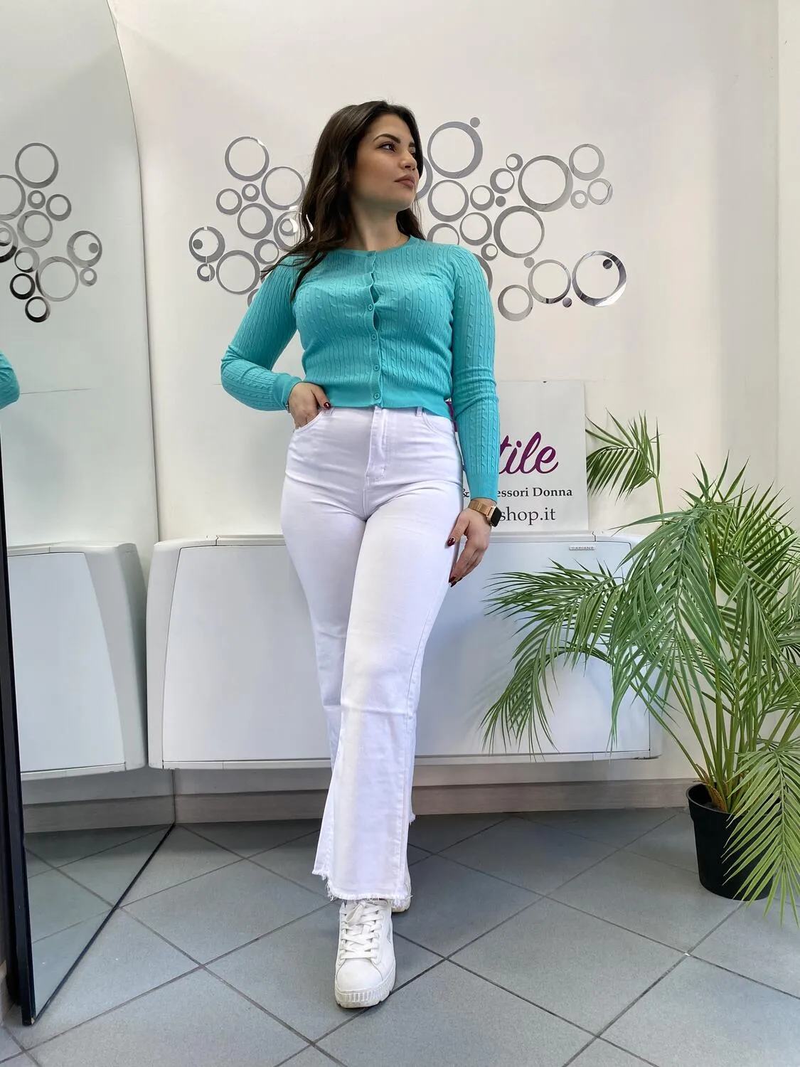 Jeans wide leg sfrangiato bianco