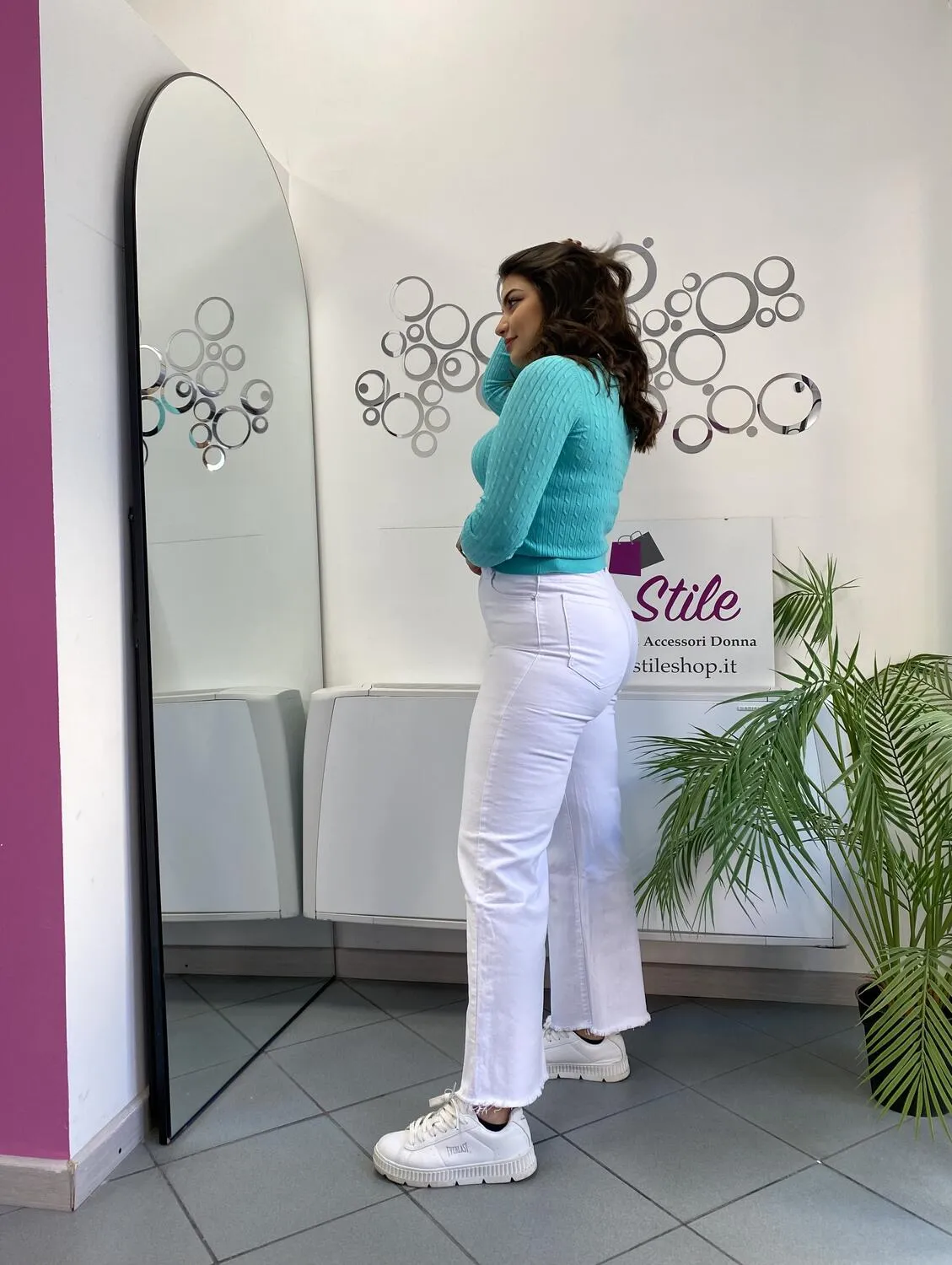 Jeans wide leg sfrangiato bianco