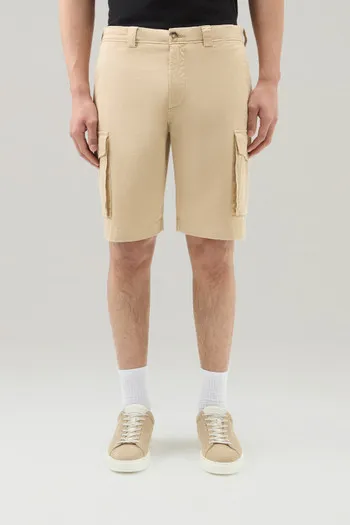 Pantaloncini cargo tinti in capo in cotone elasticizzato                                                                        