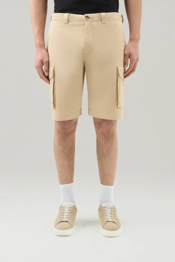 Pantaloncini cargo tinti in capo in cotone elasticizzato                                                                        