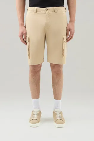Pantaloncini cargo tinti in capo in cotone elasticizzato                                                                        