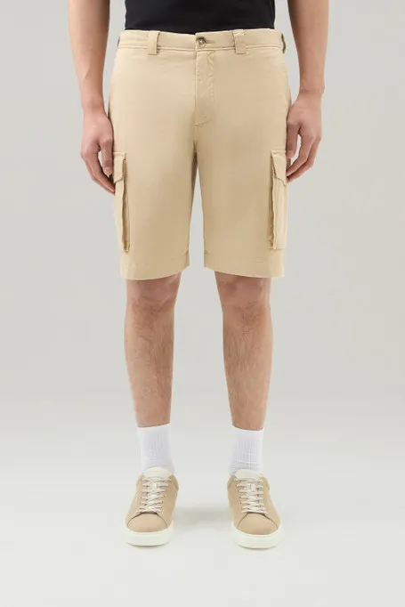 Pantaloncini cargo tinti in capo in cotone elasticizzato                                                                        