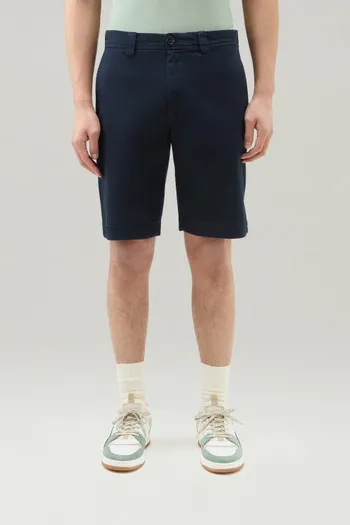 Pantaloncini chino tinti in capo in cotone elasticizzato                                                                        