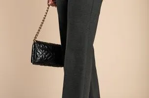 Pantaloni lunghi eleganti con gamba dritta, di colore grigio