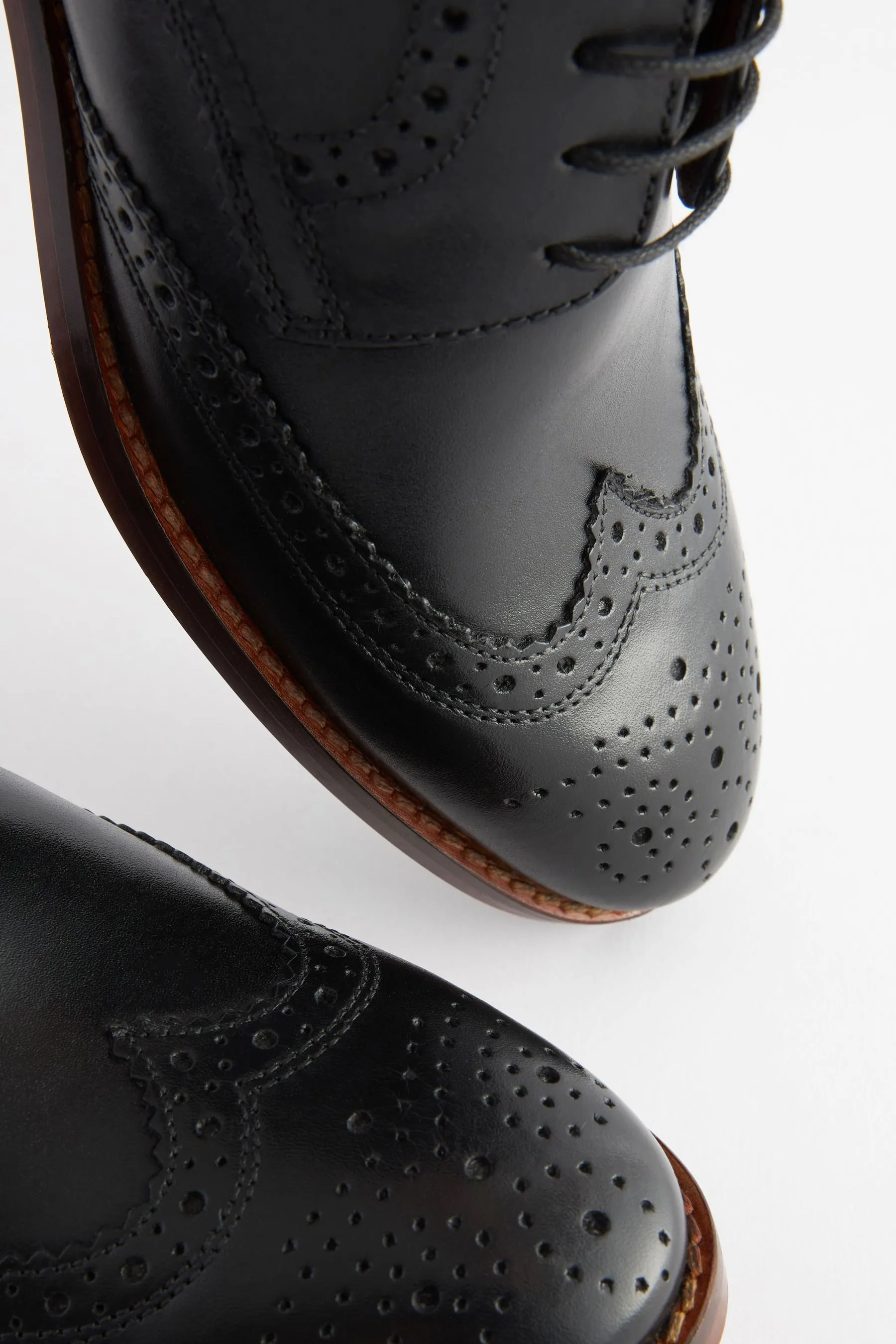 Scarpe brogue in pelle con suola a contrasto    