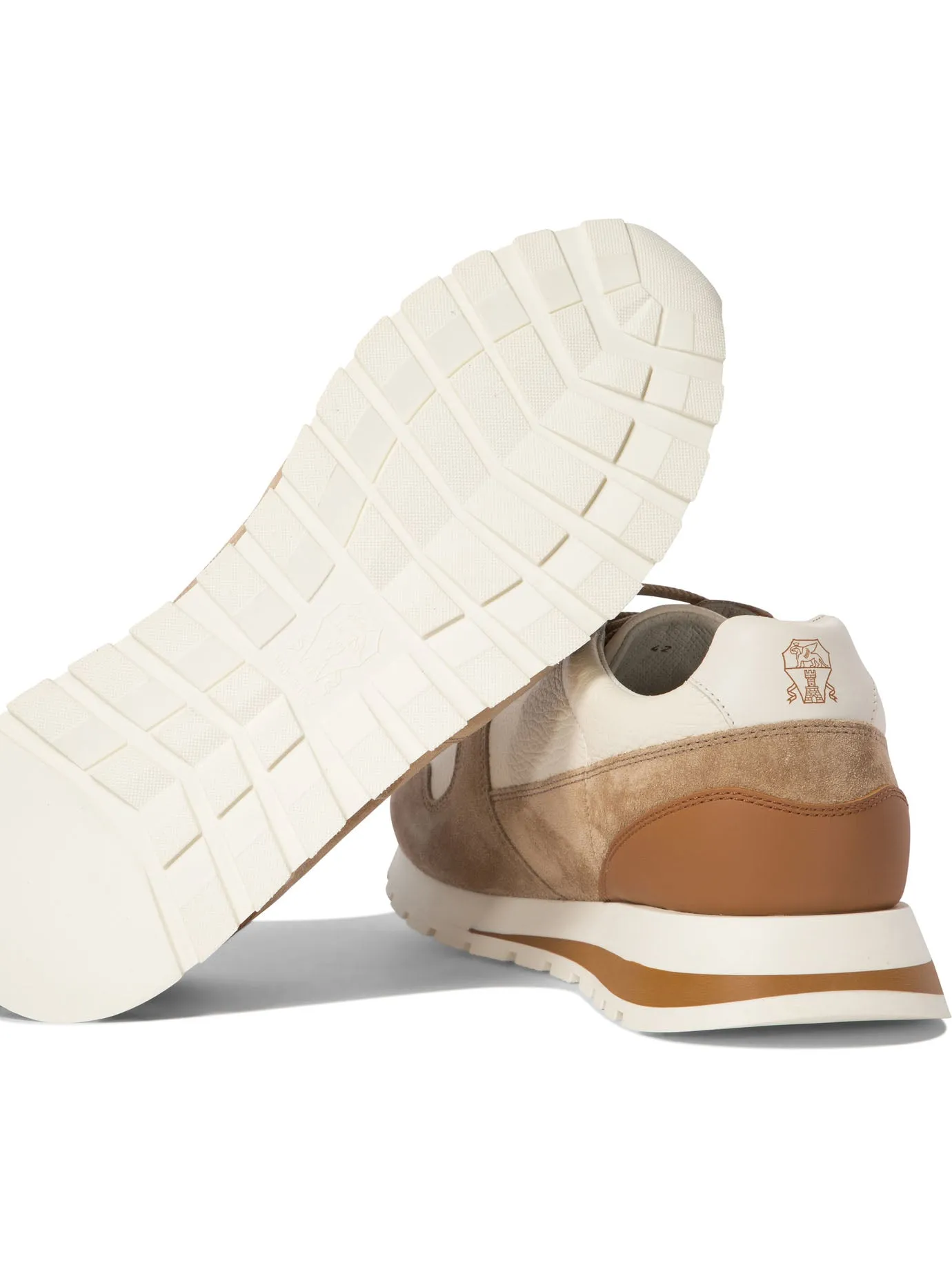 Sneaker in pelle di Brunello Cucinelli con inserti in pelle scamosciata